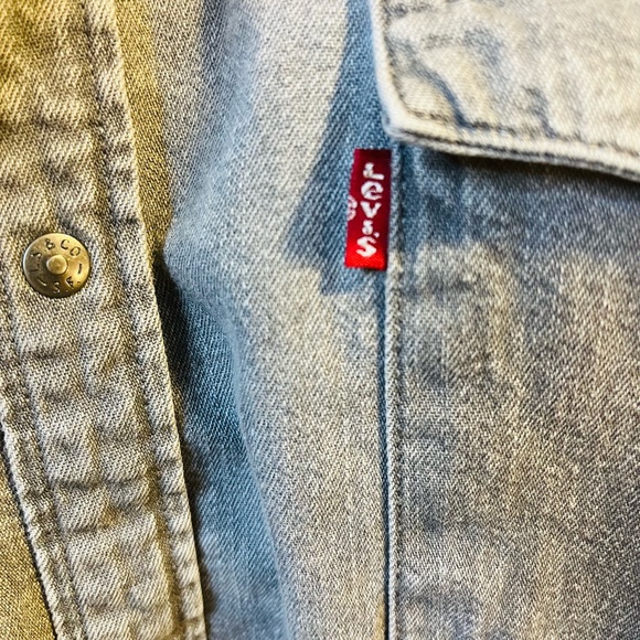 Levi's Gray Casual Button Down Shirt - Picture 3 of 5